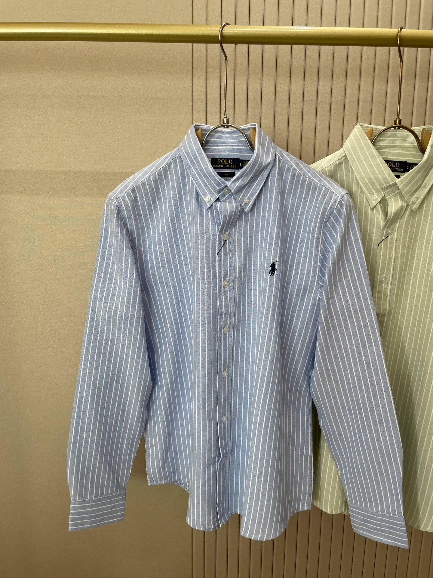 P220 🌸🌸🌸 POLO Ralph Lauren [High Quality] Classic shirt! The classic casual shirt made of pure cotton Oxford cloth has a unique design. It has a simple, clean and classic silhouette design. It is a versatile style that can be switched at will. The fabric feels soft and delicate, highly breathable, and is close to the skin and comfortable to wear. It can be worn alone as an inner layer. Its versatile performance is beyond your imagination! The upper body of the ready-to-wear is simple and classic yet elegant! Size:M-XXL